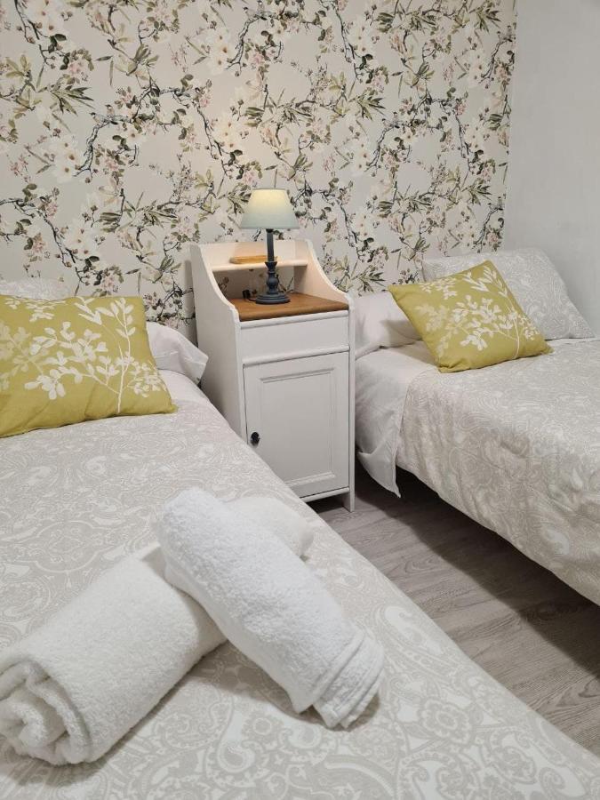 122A - Emblematica Vivienda En Playa San Lorenzo ヒホン エクステリア 写真
