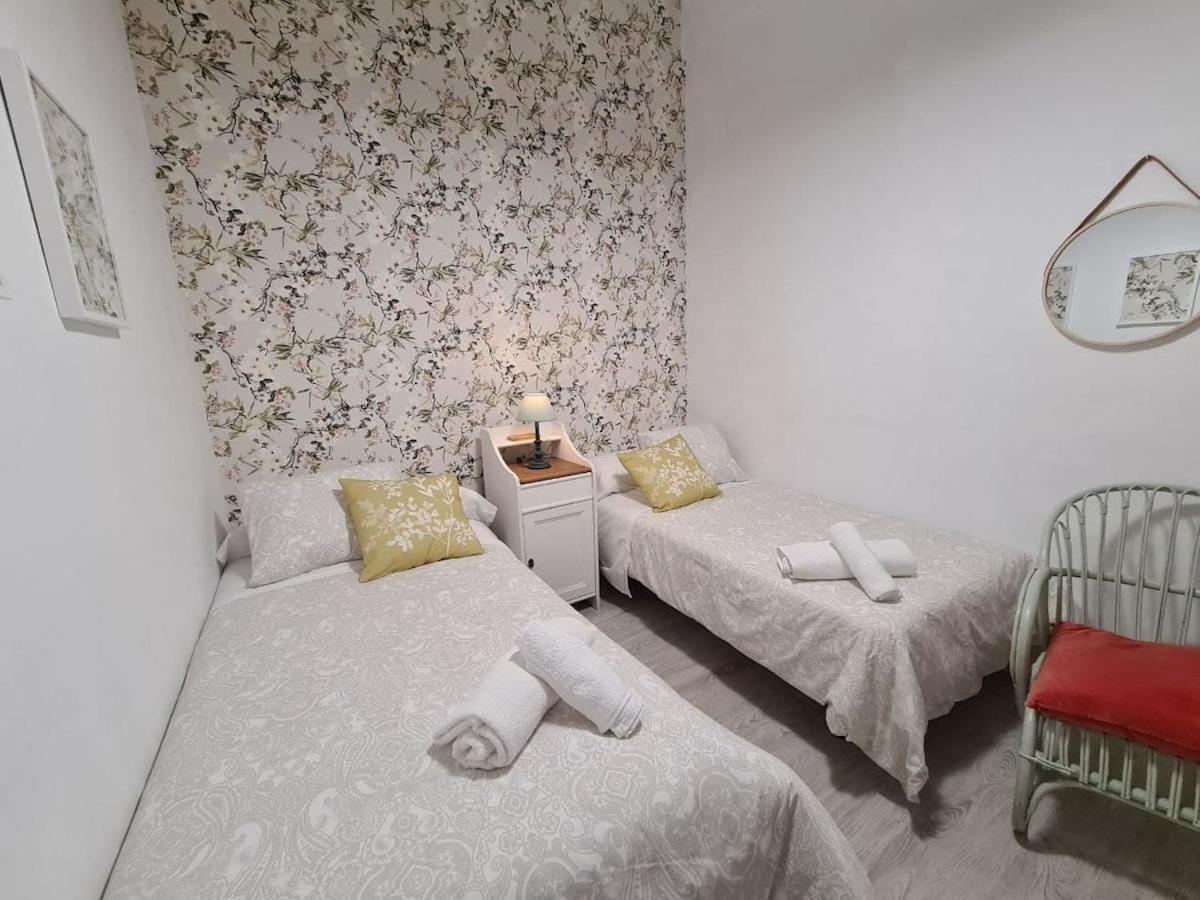 122A - Emblematica Vivienda En Playa San Lorenzo ヒホン エクステリア 写真